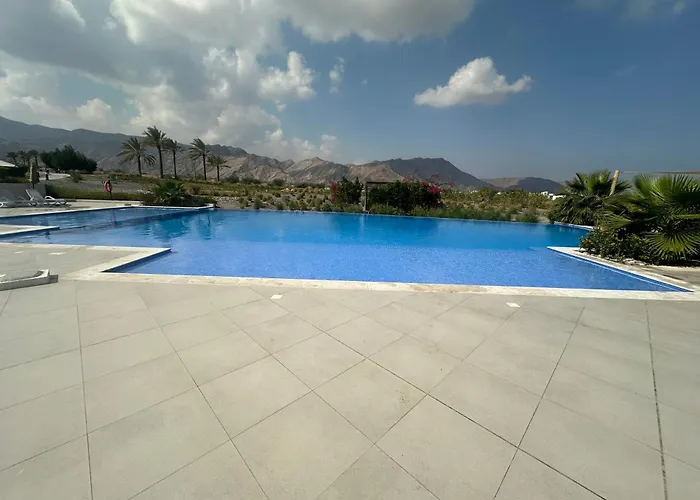 Panoramic Golf Views And Comfort