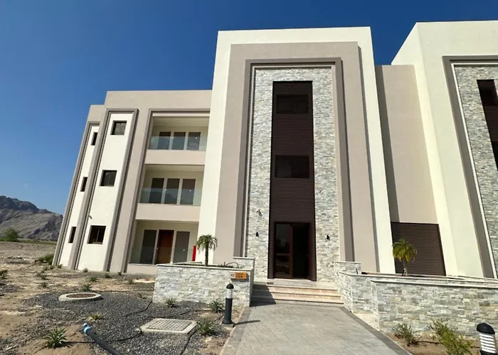 Panoramic Golf Views And Comfort
