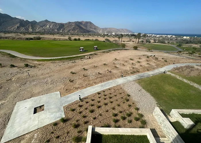 Panoramic Golf Views And Comfort